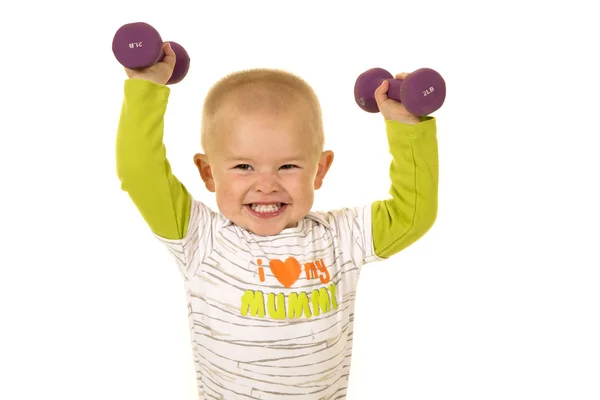 Niño pequeño sosteniendo pesas — Foto de Stock