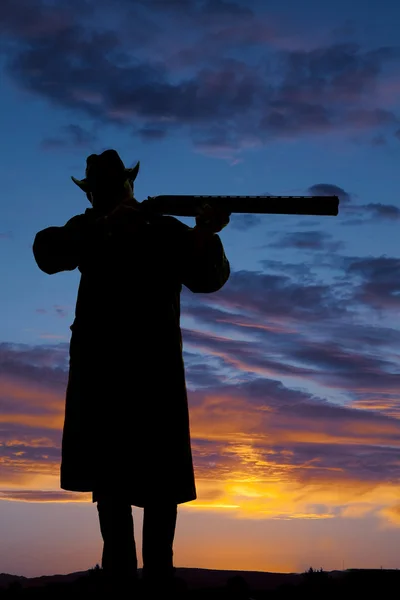 Silhouette di cowboy puntamento fucile — Foto Stock