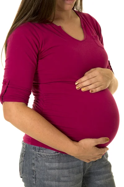 Mujer embarazada con camisa roja — Foto de Stock