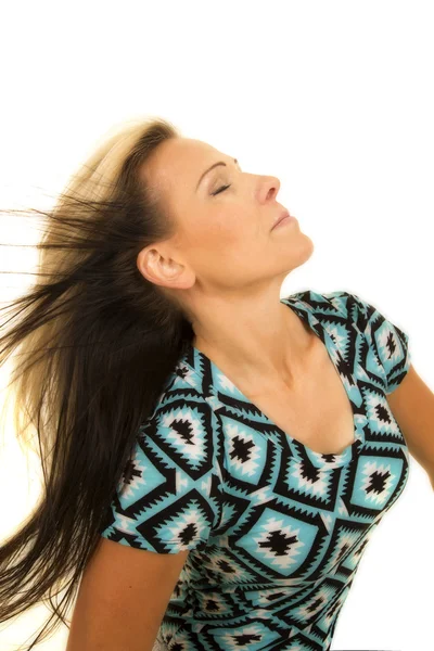 Vrouw in zwarte en blauwe shirt sluiten hoofd terug haar klap — Stockfoto