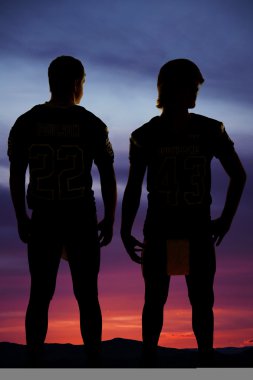 iki futbol oyuncuları silüeti