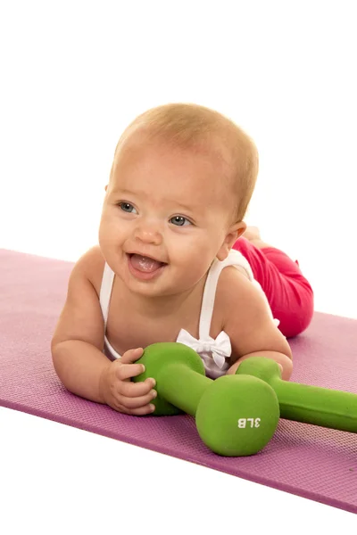 Bebé acostado con pesas de fitness — Foto de Stock