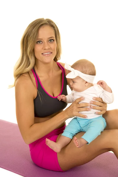 Woman in fitness clothing with baby — Stock Photo, Image