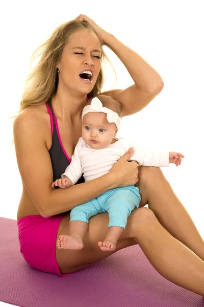 Stressed fitness woman with baby — Stock Photo, Image