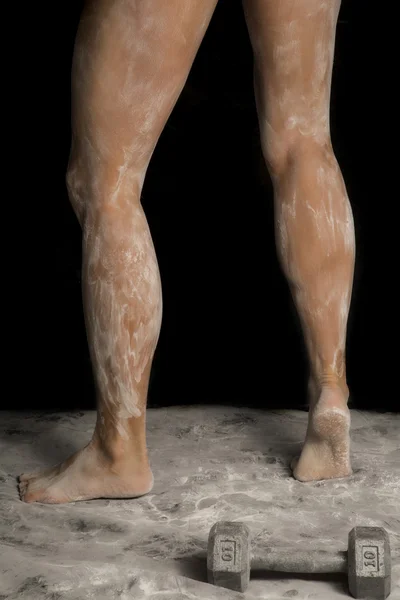 Kvinnan ben och hantel — Stockfoto