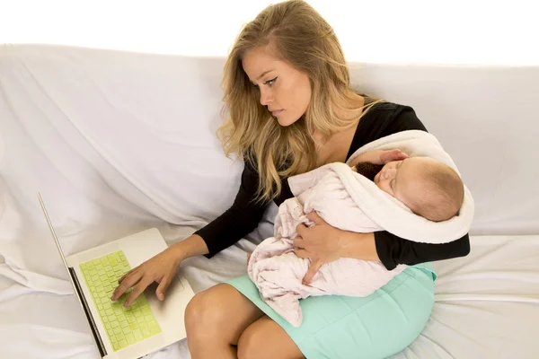 Business woman with laptop and baby — Stock Photo, Image