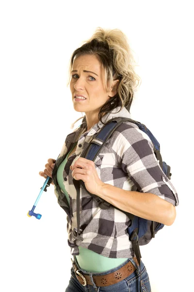 Junge Frau mit Rucksack — Stockfoto