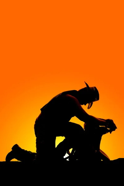 Silhouette dell'uomo cowboy — Foto Stock