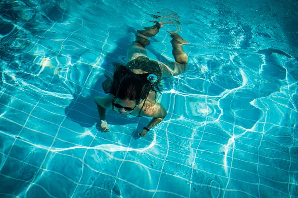 Retrato Moda Elegante Linda Chica Underwater Piscina Durante Las Vacaciones — Foto de Stock