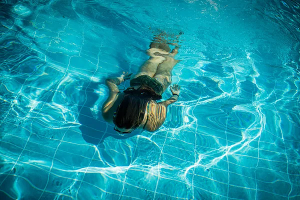 Moda Portret Wdzięku Słodkie Dziewczyny Underwater Basenie Podczas Wakacji Luksusowym — Zdjęcie stockowe
