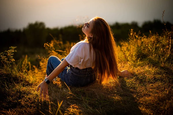 Autumn Girl Enjoying Nature Beauty Girl Outdoors Raising Hands Sunlight — Stock Photo, Image