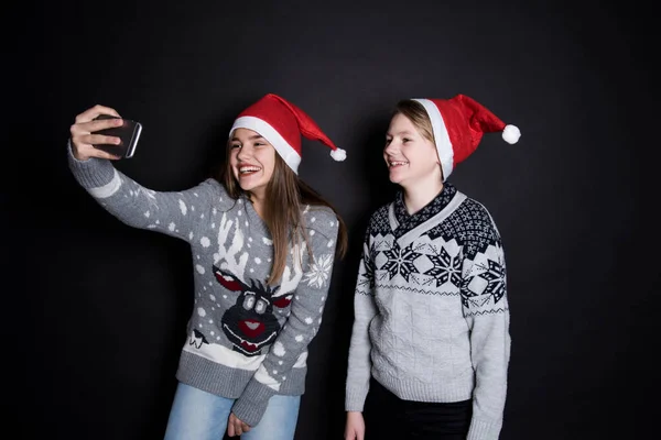 Joyeux Noël Bonne Année Beau Frère Sœur Maison Prenant Selfie — Photo