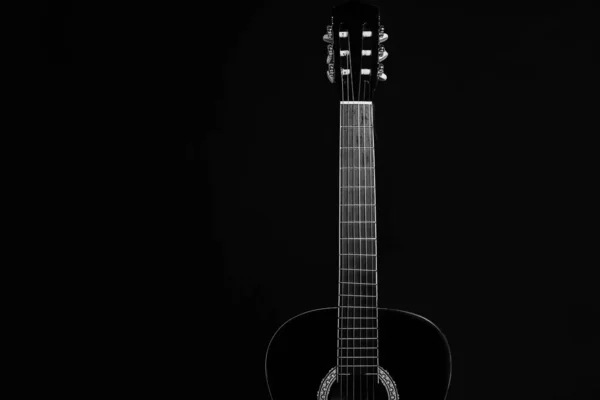 Acoustic Black Guitar Resting Black Background Copy Space — Stock Photo, Image