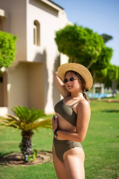 Real People Concept Beautiful Young Women Teenage Girl Walk Beach — Stock Photo, Image