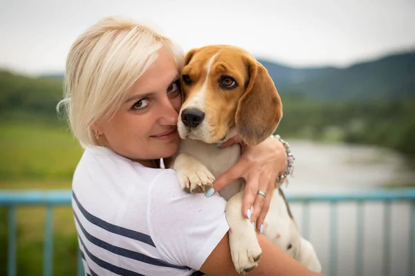 Cute Woman Close Portrait Hugging Beagle Dog Walk Smiling Young — 스톡 사진