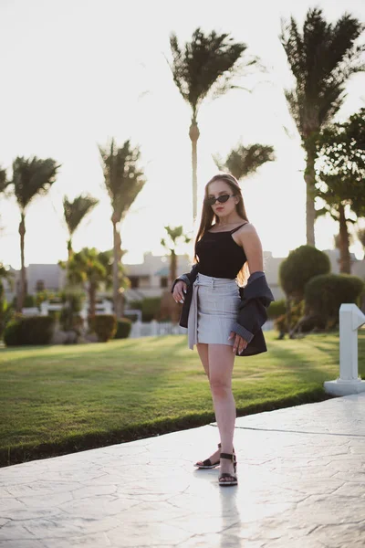 Mode Schöne Junge Frau Teenager Mädchen Fuß Den Urlaub Glück — Stockfoto