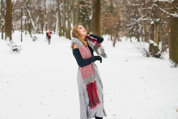 Noël Nouvel Vacances Hiver Concept Adolescente Mignonne Aux Cheveux Bouclés — Photo