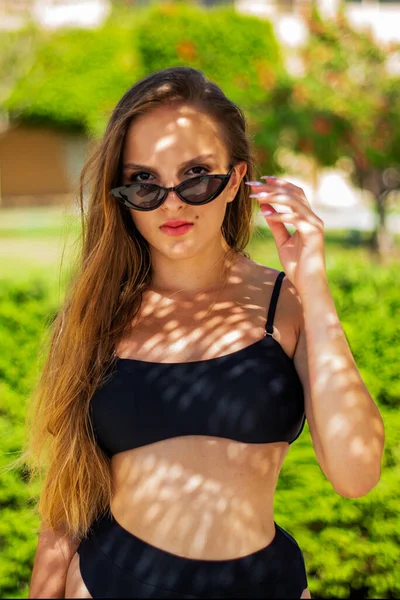 Real People Concept Beautiful Young Women Teenage Girl Walk Beach — Stock Photo, Image