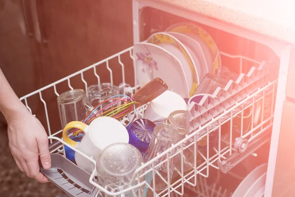 Грязная Посуда Посудомоечной Машине — стоковое фото