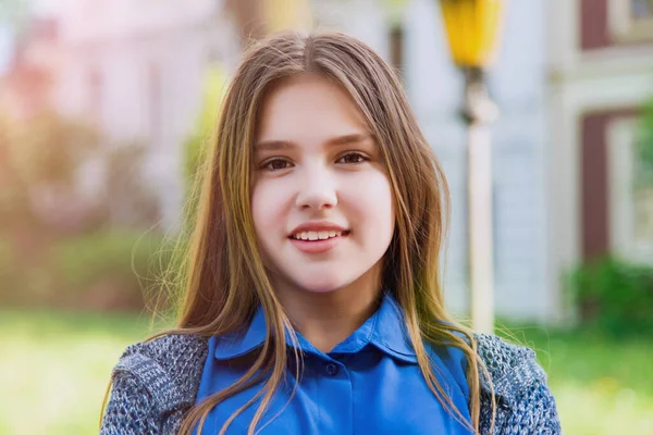 Retrato Una Hermosa Chica Parque — Foto de Stock