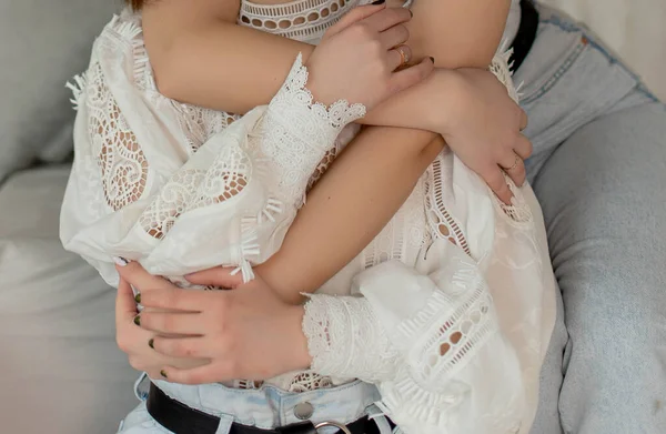 Lgbt Lezbiyen Çifti Mutluluk Anlarını Sever Neşeli Genç Beyaz Kadınlar — Stok fotoğraf