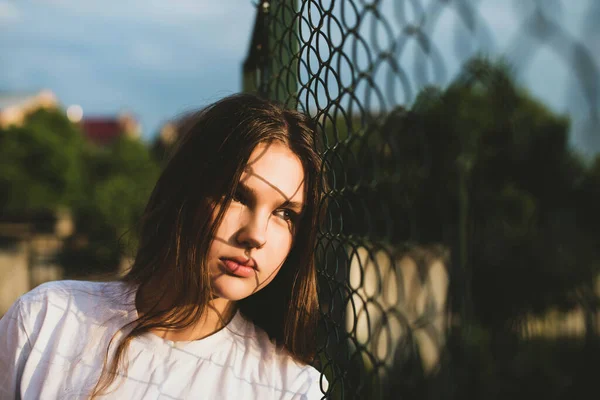 Schöne Süße Teenager Mädchen Einem Weißen Shirt Geht Der Frischen — Stockfoto