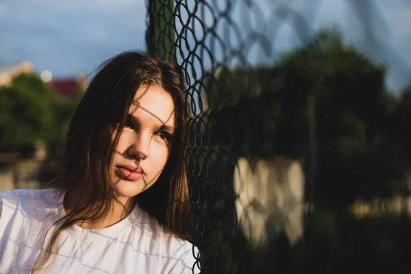 Schöne Süße Teenager Mädchen Einem Weißen Shirt Geht Der Frischen — Stockfoto