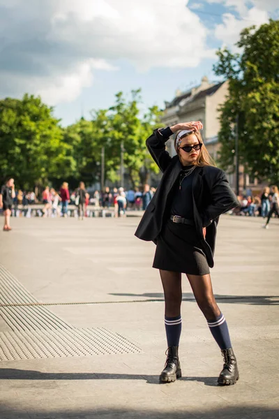 Hermosa Chica Campo Estilo Los Los Años Chica Con Estilo — Foto de Stock