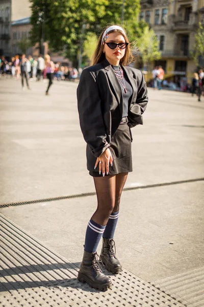 Hermosa Chica Campo Estilo Los Los Años Chica Con Estilo — Foto de Stock