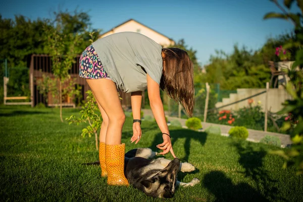 Cute Teenage Girl Hugging German Shepherd Dog Cute Young Woman — Stock Photo, Image