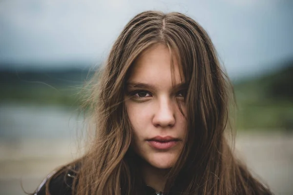 Retrato Jovem Bela Mulher Adolescente Bonito Com Franjas Pele Problemática — Fotografia de Stock