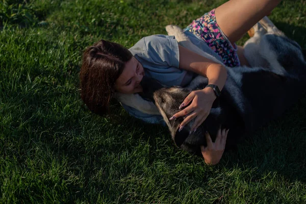 Cute Teenage Girl Hugging German Shepherd Dog Cute Young Woman — Stock Photo, Image