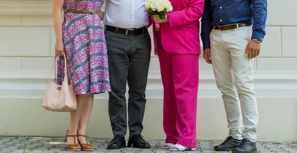 Corpos Pernas Das Pessoas Estão Juntos Férias Casamento Família — Fotografia de Stock