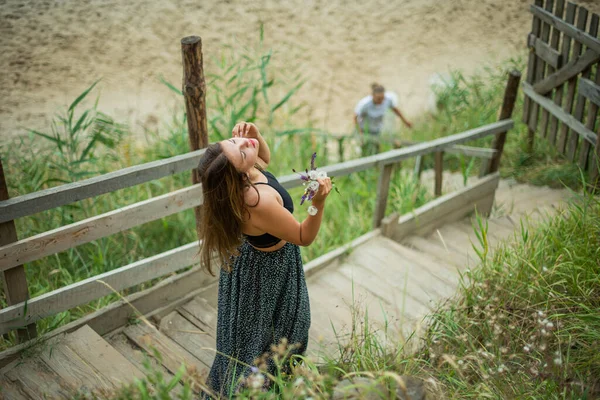 Милая Девушка Подросток Женщина Пляже Природа Пейзаж Свежий Воздух Пляж — стоковое фото