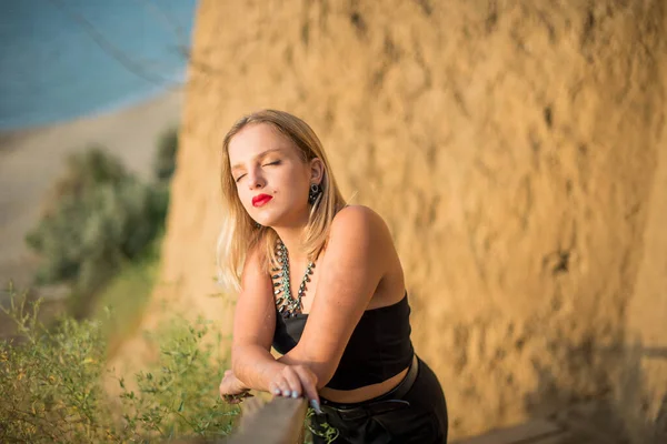 Mode Vrouw Schattig Tienermeisje Vrouw Het Strand Natuur Landschap Frisse — Stockfoto