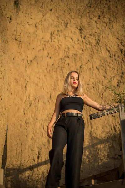 Mode Vrouw Schattig Tienermeisje Vrouw Het Strand Natuur Landschap Frisse — Stockfoto