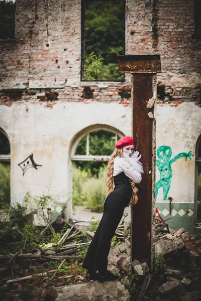 Menina Com Maquiagem Mímico Improvisação Terno Para Dia Das Bruxas — Fotografia de Stock