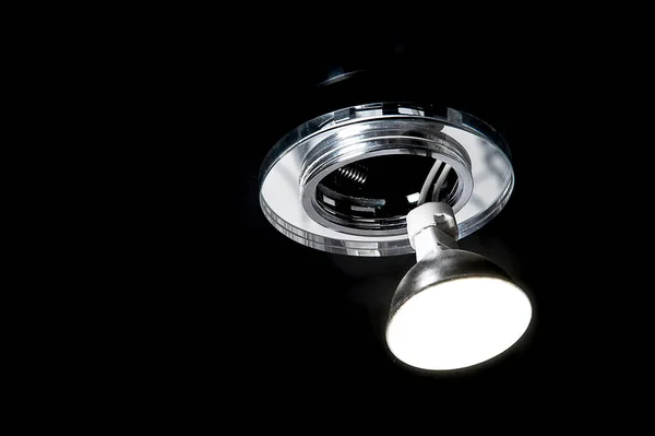 Monteringsbar Taklampa Eller Infälld Halogenlampa Svart Undertak Rummet Närbild — Stockfoto