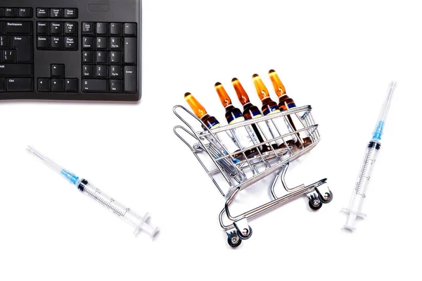 Flache Collage Aus Tastatur Einkaufswagen Und Impfflaschen Isoliert Auf Weißem — Stockfoto