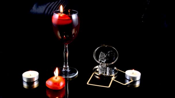 Sessioni Magiche Con Tarocchi Candele Rosse Anelli Specchio Bicchiere Vino — Video Stock