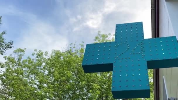 Symbole Pharmacie Bleue Croix Bleue Sur Panneau Rue — Video