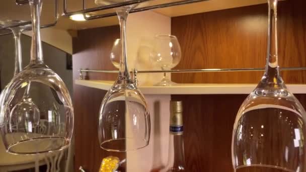 Пляшка Courvoisier Vsop Полиці Барі Коричневе Тло French Cognac Perm — стокове відео