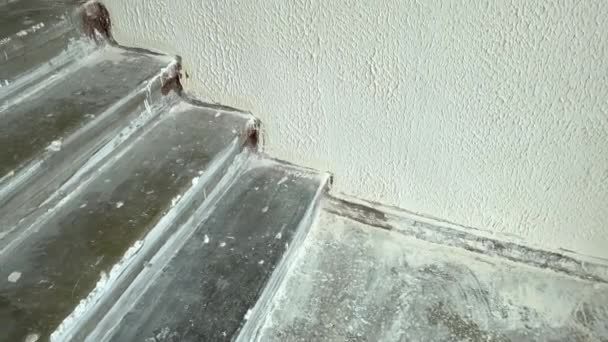 装修后肮脏的公寓被油漆弄脏了 楼梯需要清洗 — 图库视频影像