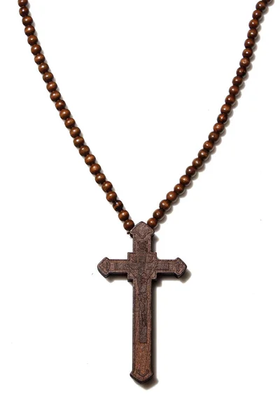 Деревянный христианский крест ожерелье изоляции на белом фоне Лицензионные Стоковые Фото