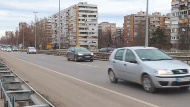 Ocak 2021 Novi Sad Sırbistan Trafiğin Yoğun Olduğu Saatte Köprüden — Stok video