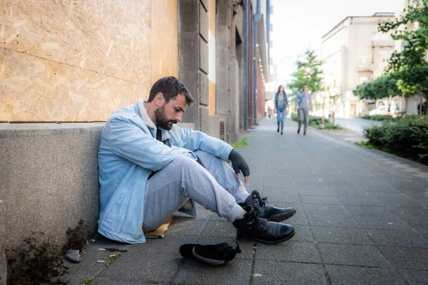 Young Hungry Unemployed Sick Depressed Homeless Homeless Man Sitting Street — Stock Photo, Image