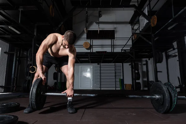 Joven Activo Sudoroso Fuerte Musculoso Hombre Forma Con Grandes Músculos —  Fotos de Stock