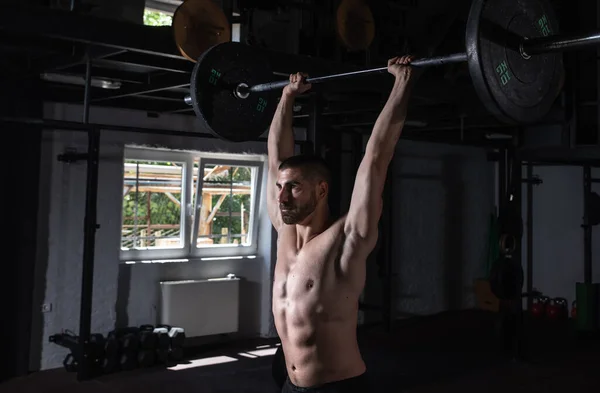 Joven Activo Fuerte Sudoroso Ajuste Muscular Hombre Con Grandes Músculos —  Fotos de Stock