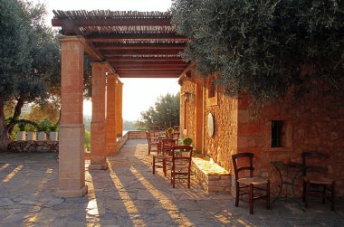 Kırsal Yunan ülke Açık Restoran terasında pergola, Yunanistan