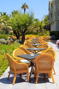 Al fresco hasır koltuklarda Akdeniz otel Teras, Crete